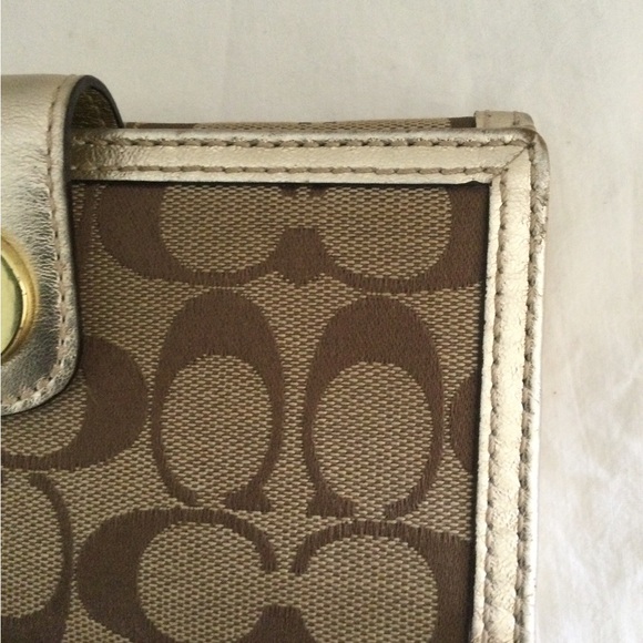 Coach Monogram twist lock clutch wallet - Picture 5 of 16